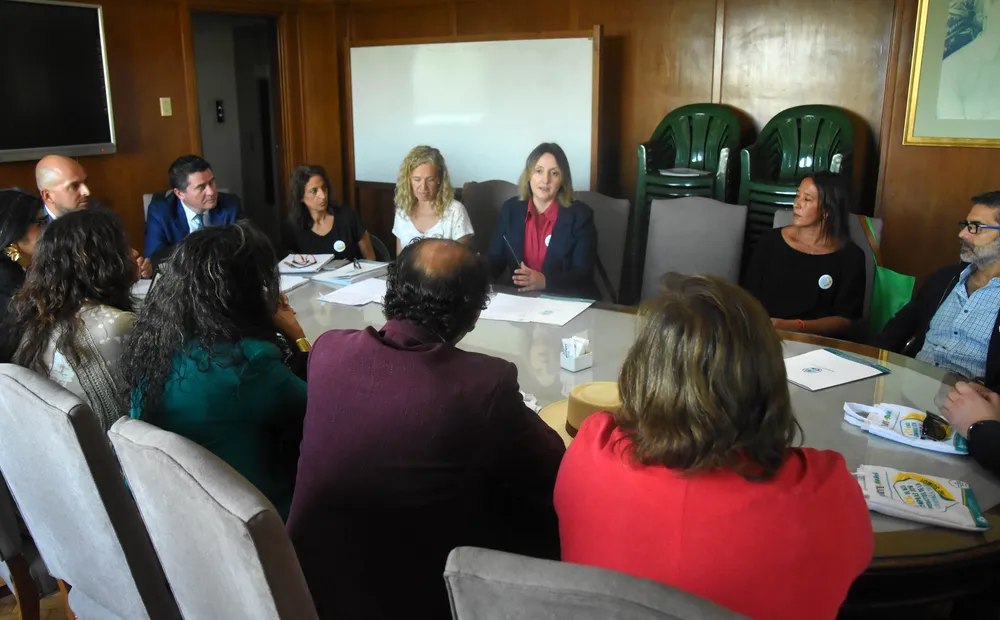 mendoza recibe funcionarios chilenos2