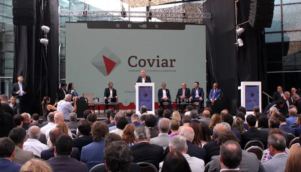 Desayuno-COVIAR-2024-Gobernador-Cornejo-980x653-1