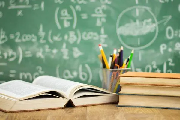 600x400_educacion-libros-pizarra