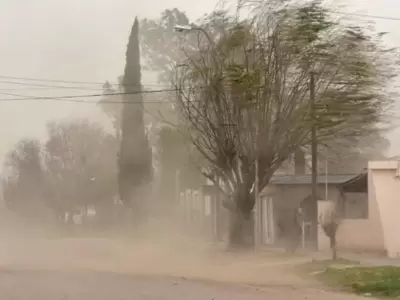 635183525f438__400x300