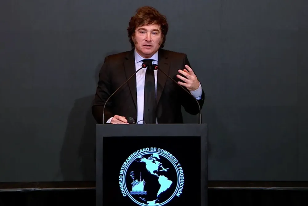 milei-durante-su-discurso-en-el-cicyp-en-el-hotel-M2KFVK74KVBXXOYT6AOPVMZR7Q (1)