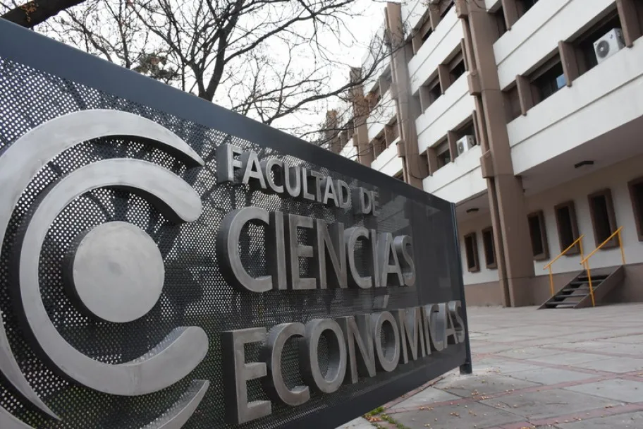 ciencias economicas uncuyo