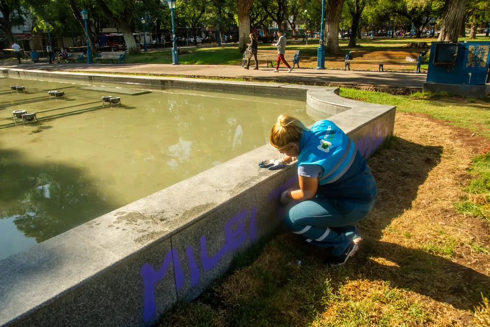 Vandalizacion-plaza-independencia-Ciudad-Mendoza-1