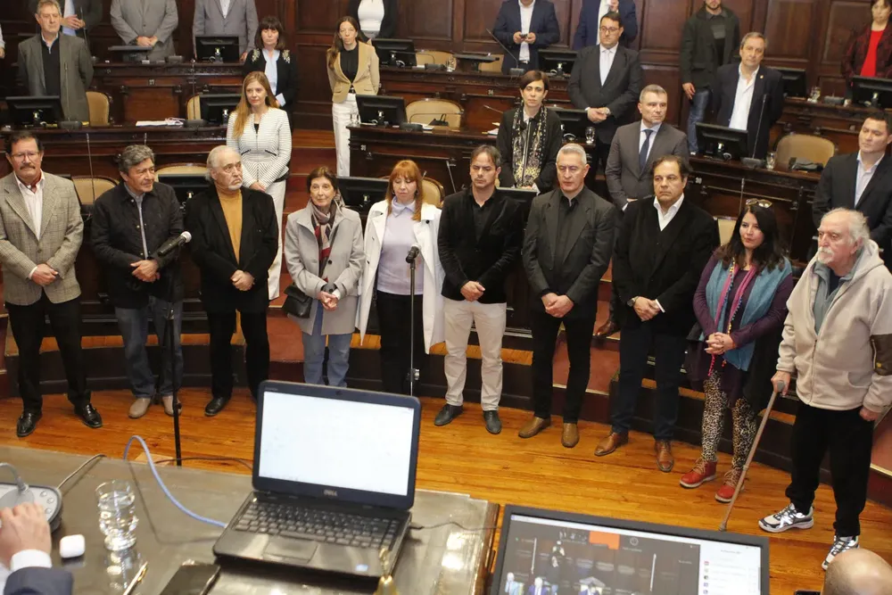 diputados musicos himno