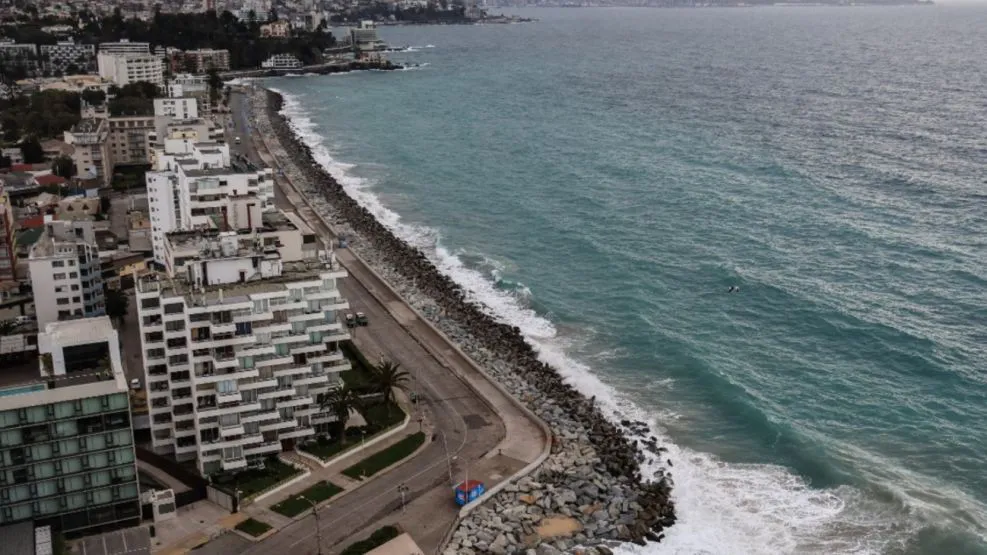20250730-vista-del-oleaje-en-vina-del-mar-chile-el-30-de-julio-de-2025-2071316