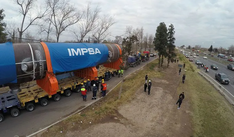 1755456137543-impsa-traslado-reactor-destileria-ypf-6