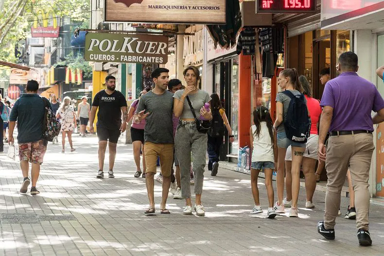 centro-mendoza-temperatura-calor-verano-tiempo-clima-soleado