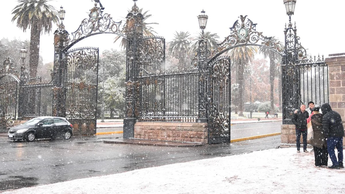 galeria-fotos-asi-esta-mendoza-la-nieve-medio-la-ola-polar