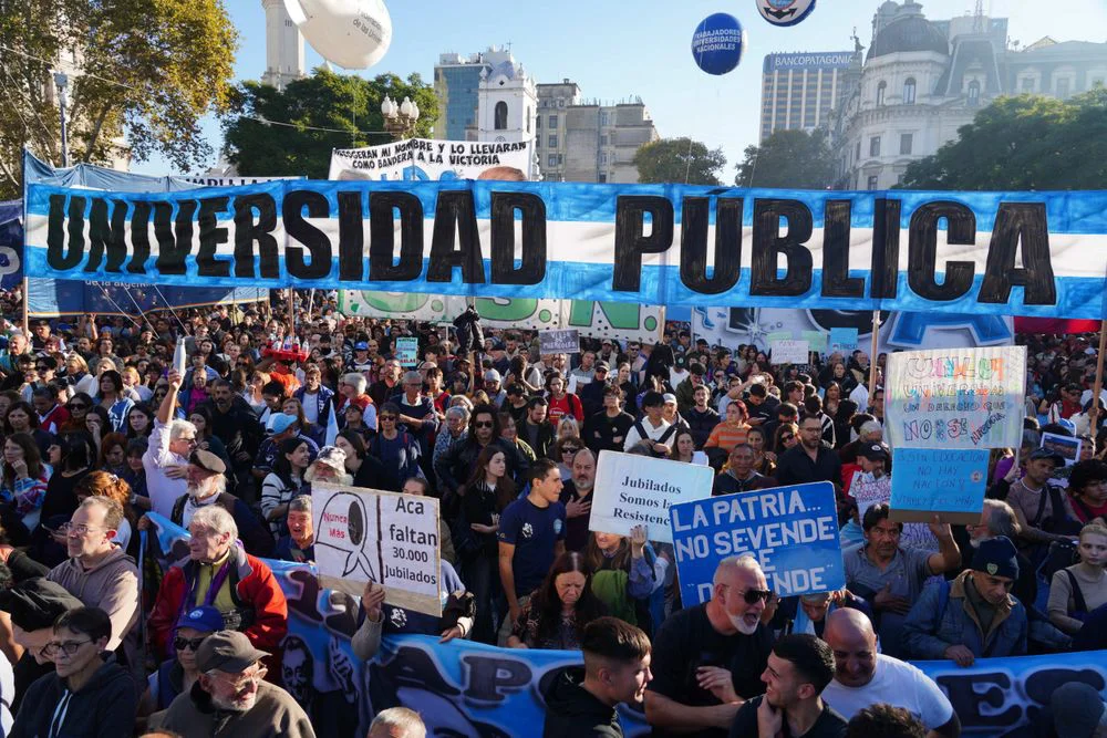masiva-marcha-universitaria-plaza-mayo