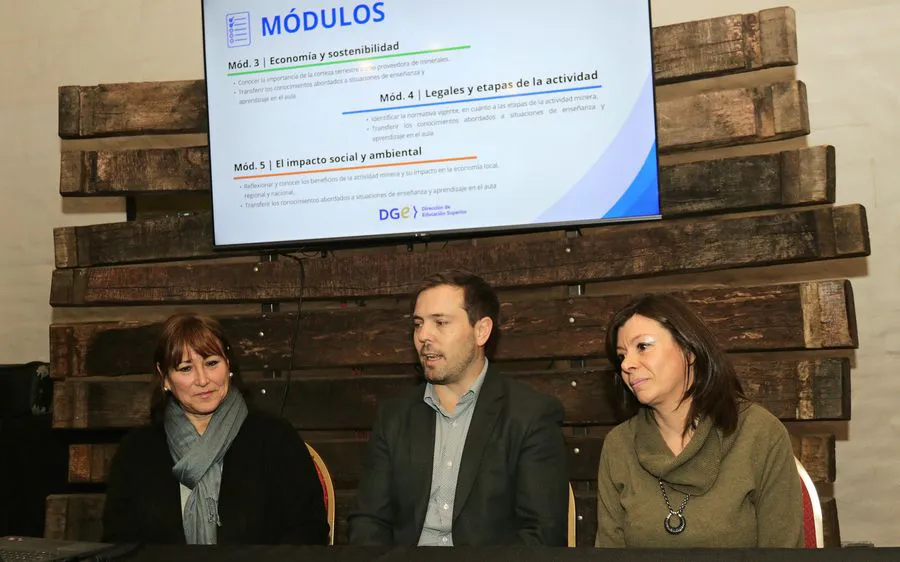 dge-y-energia-y-ambiente-lanzaron-una-formacion-docente-en-mineria-1