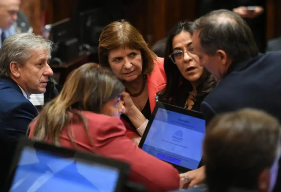 bac0e16a743c62c5f825d68b8f2ec1fbc8afd9557b446df833ec6d3ceb899f21