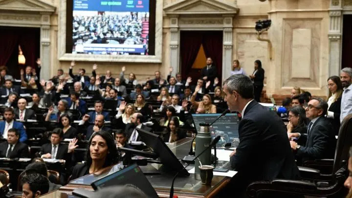sesion-en-diputados-para-aprobar-la-ley-bases-y-el-paquete-fiscal-fo-1793323