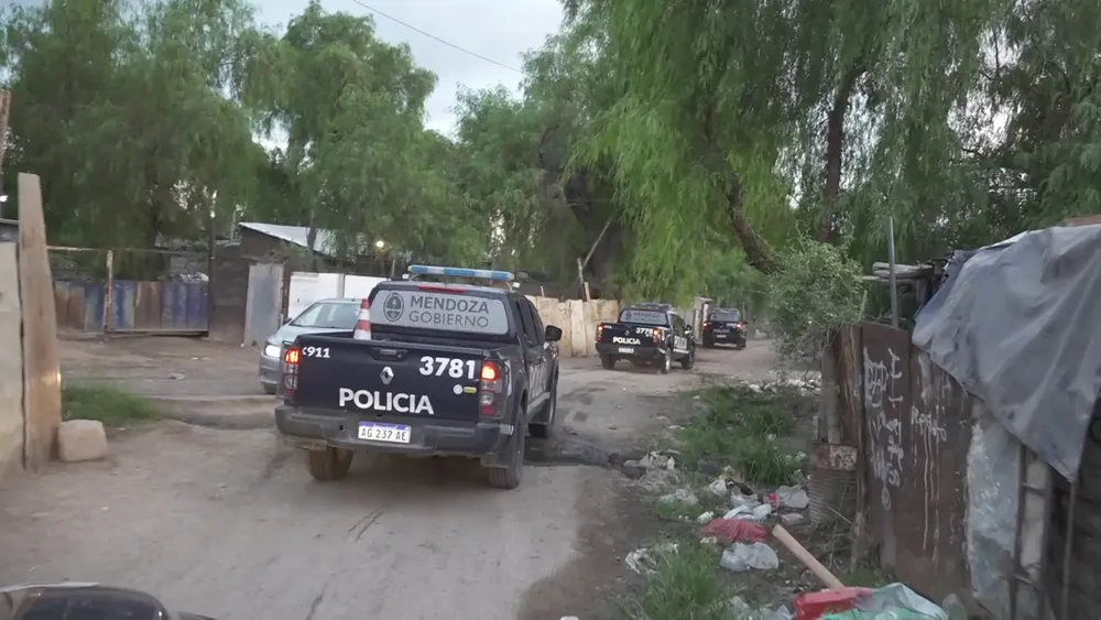 AGUA.00_04_38_23.Imagen fija003