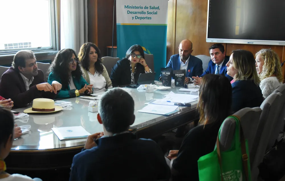 mendoza recibe funcionarios chilenos1