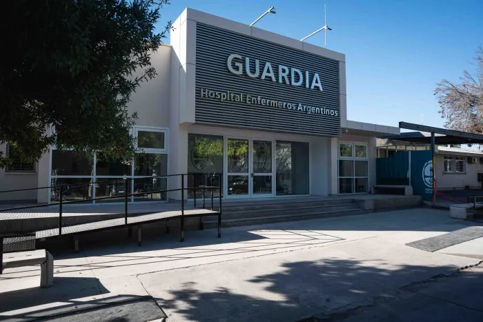 Guardia-Hospital-Enfermeros-Argentinos-1-700x467