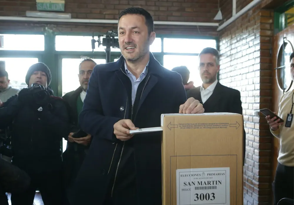 petri votando