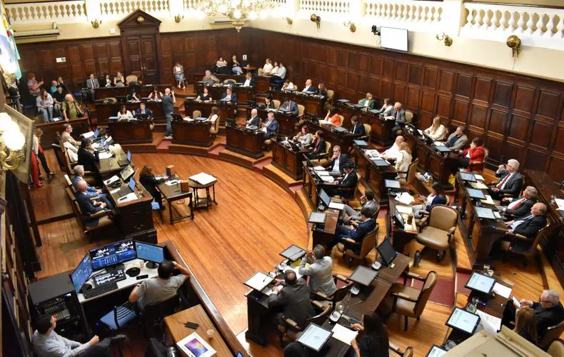 diputados-mendoza-votacion-avaluo-e-impositiva-12-11-25