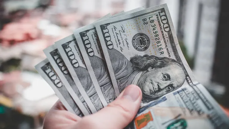 la-cotizacion-del-dolar-blue-este-martes-12-de-julio-en-buenos-aires-foto-adobe-stock-EWOJZNYAMRHARP2SJ6YHTZHB5M