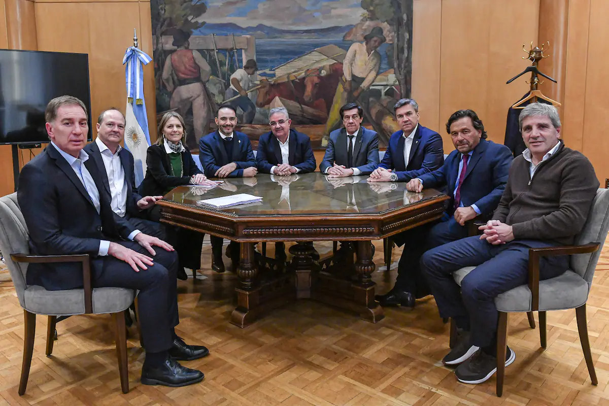 santilli-caputo-y-los-gobernadores-del-FDB3OR2SUZCKJMZJIKDEGKLY54
