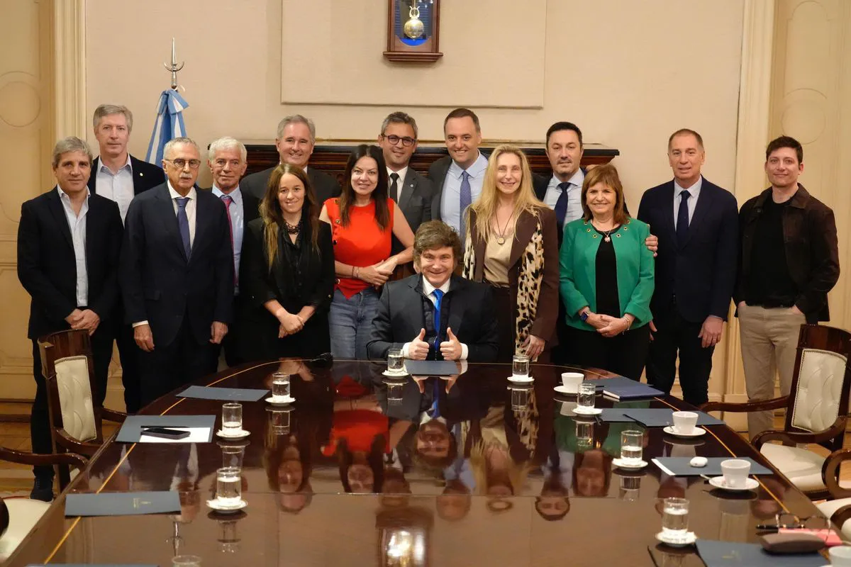 javier-milei-encabezo-la-primera-reunion-gabinete-manuel-adorni-como-jefe-ministros-y-diego-santilli-interior-foto-casa-rosada